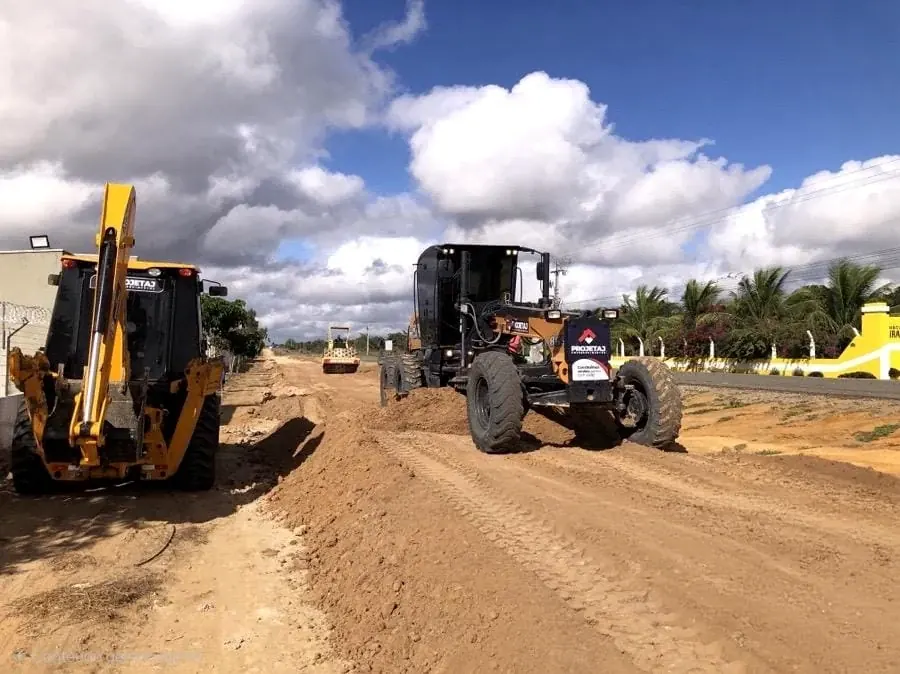 Operação de terraplenagem da PROJETAJ