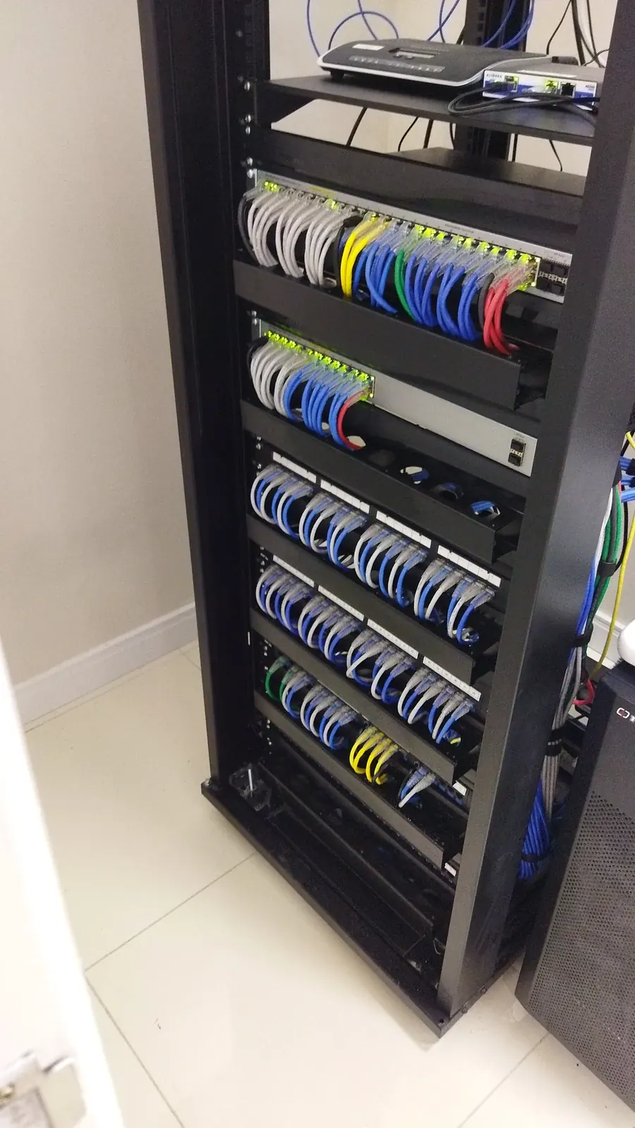 Rack de cabeamento estruturado